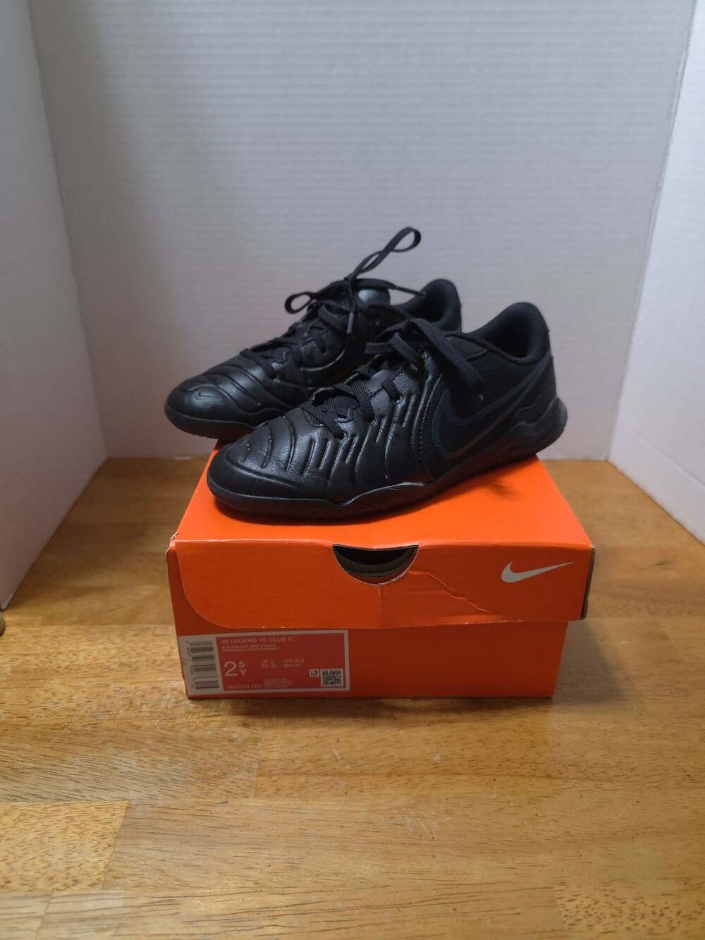 Nike Jr Legend 10 Club IC Size 2.5Y Black Soccer Shoes